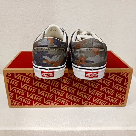 Vans - Picture 3 of 4